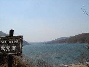 �H����